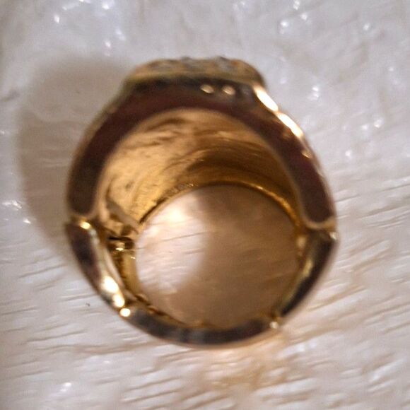 A Ribbed Gold Tone Stretch Ring Rhinestone Inlay Costume Elegant Cocktail Party - Picture 6 of 9